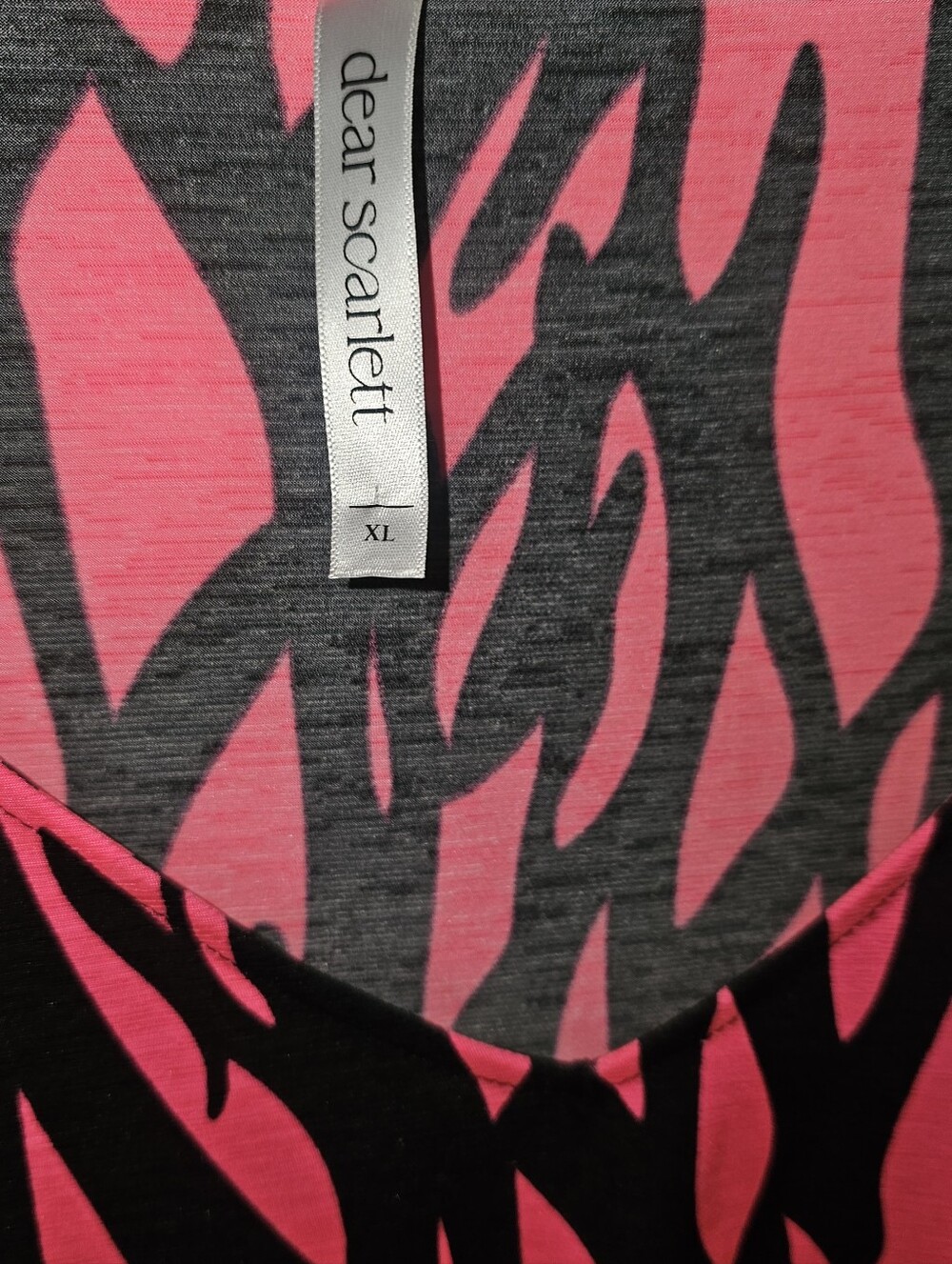 Dear Scarlett Pink & Black Abstract V-Neck Tunic Top - Picture 3 of 6